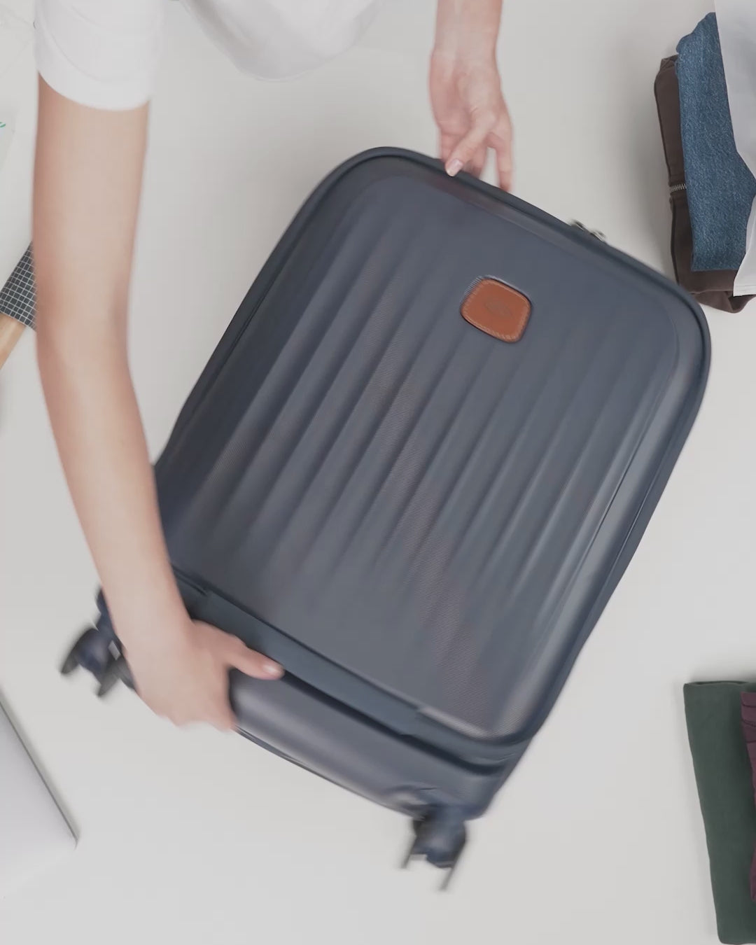 Bric's Taormina Expandable Carry-On with Laptop Pocket video